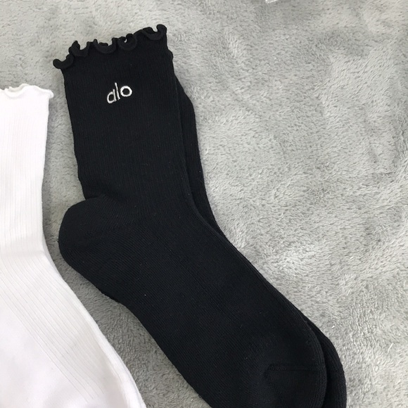 3 Pairs of Alo Lettuce Edge Socks Pink, Black, and White Size S/M - Picture 4 of 8